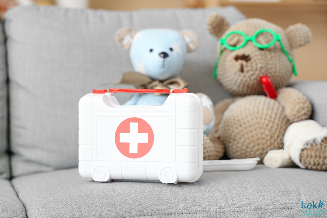 Erste Hilfe Kinderkurs Kuscheltiere Erste Hilfe Kinderkurs. Kuscheltiere mit Erste Hilfe Koffer.