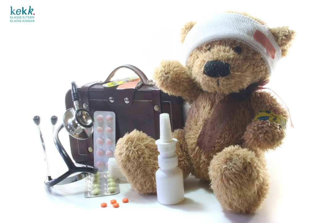 Erste Hilfe am Kind. Teddy verarztet. Erste Hilfe am Kind. Teddy verarztet.